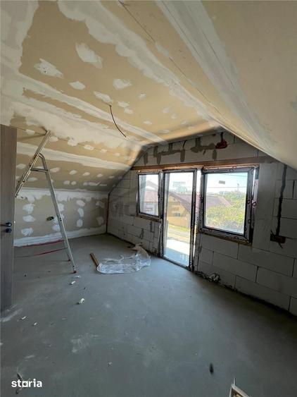 Casă cu 4 camere cu Teren 230 Mp în Lumina