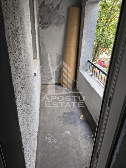 Apartament cu 2 camere semidecomandat, mobilat în Lipovei