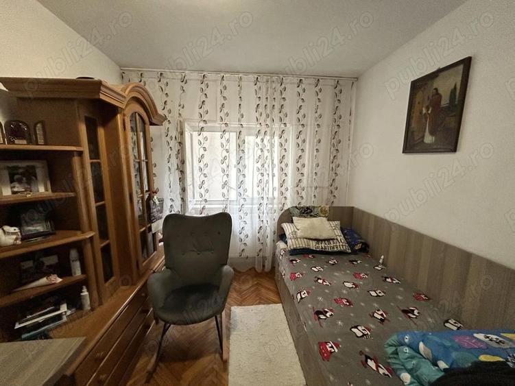 Apartament cu 4 camere decomandat în Micălaca