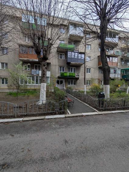 Apartament cu 2 camere semidecomandat în Traian