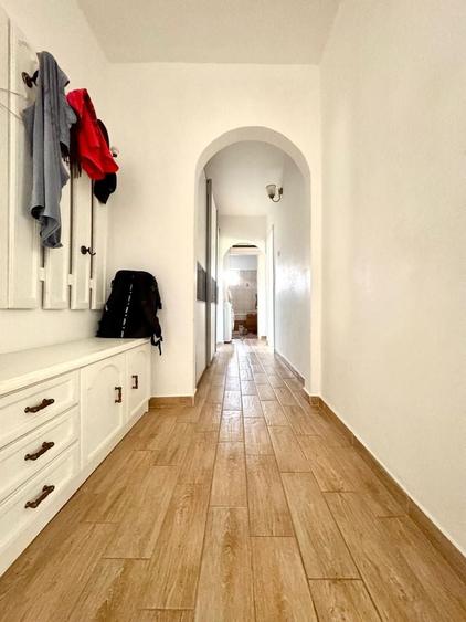 Apartament cu 3 camere decomandat în Girocului
