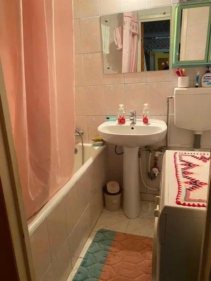 Apartament cu 3 camere decomandat în Drumul Taberei