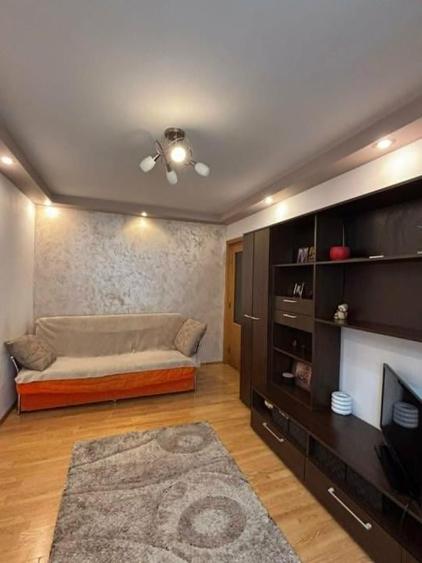 Apartament cu 2 camere, mobilat în Războieni