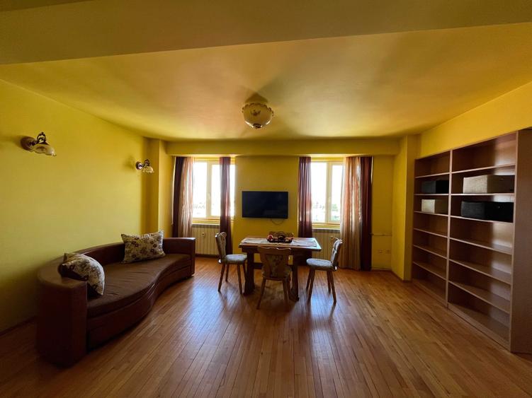 Inchiriez apartament ultracentral, cu 3 camere, decomandat, utilat - 1