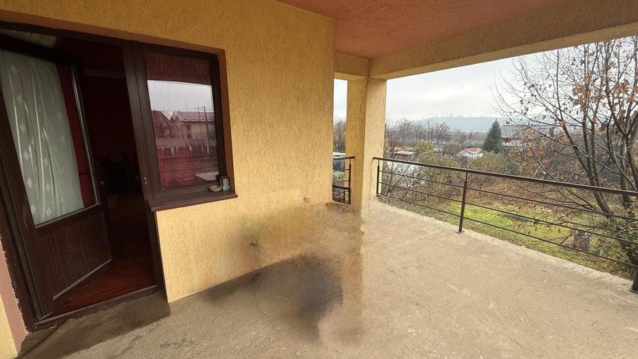 Casă cu 6 camere decomandat cu Teren 1000 Mp în Cug