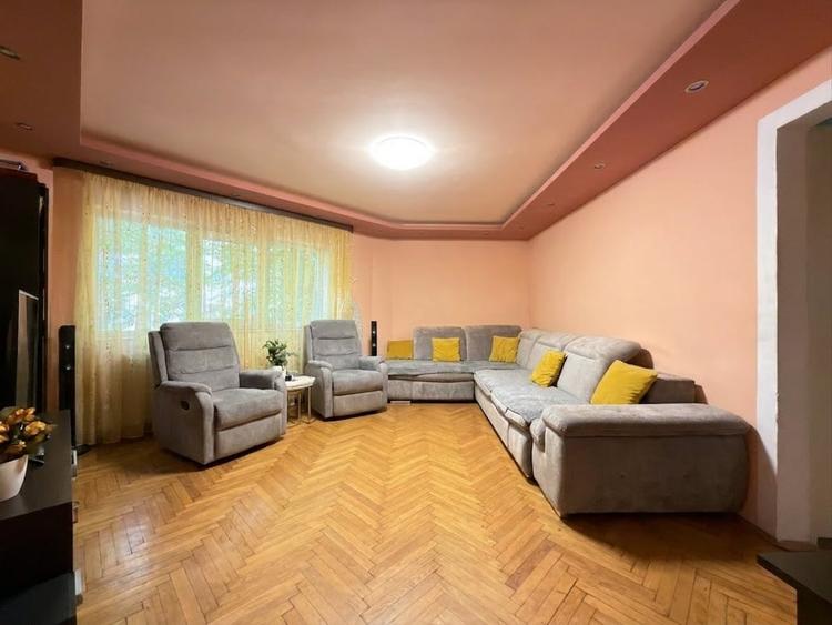 Apartament cu 3 camere semidecomandat, mobilat în Soarelui