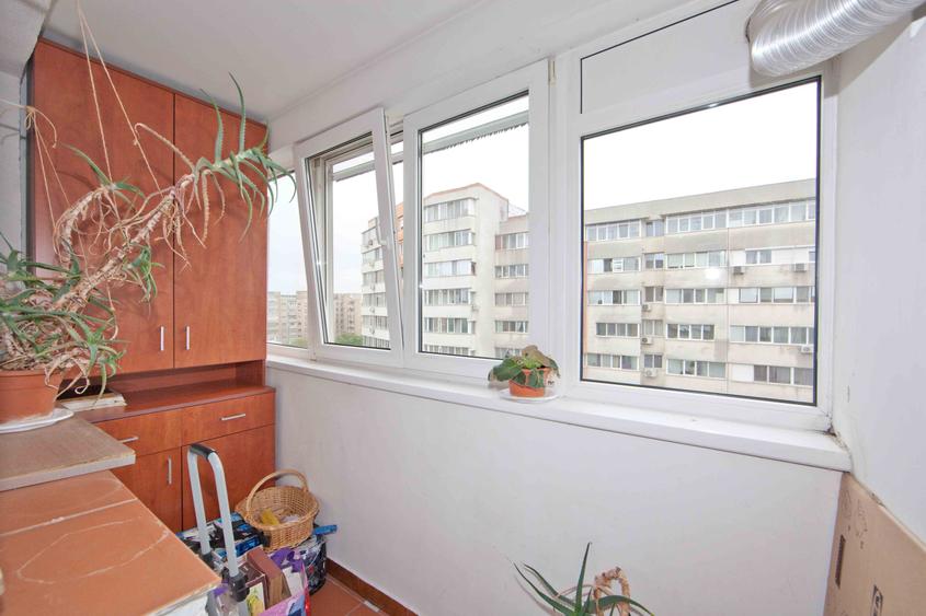 Apartament cu 3 camere semidecomandat în Tineretului