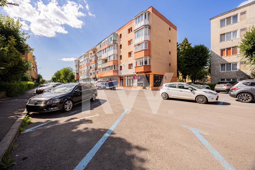 Vânzare apartament cu 2 camere,  2 balcoane, decomandat - zona Tractorul - 20