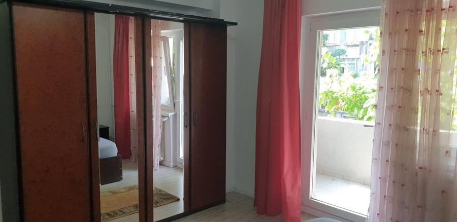 Apartament cu 3 camere decomandat, mobilat în Vitan Mall
