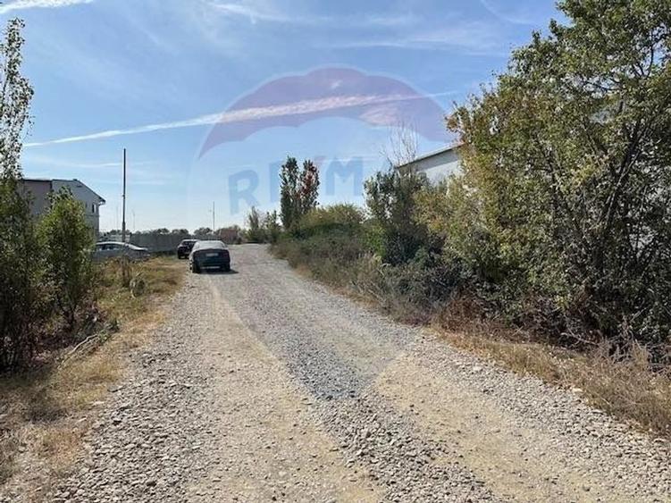 Teren intravilan de 18271 mp, în Industrială