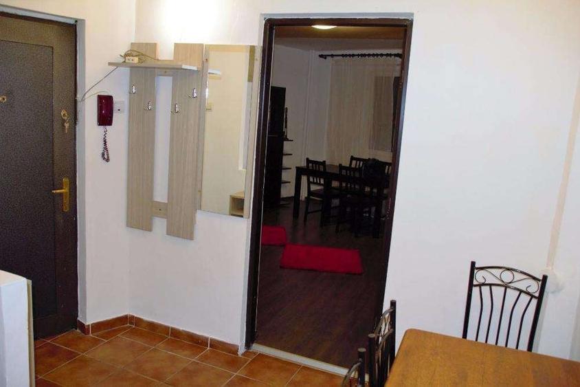 Apartament cu 2 camere semidecomandat, mobilat în Panduri