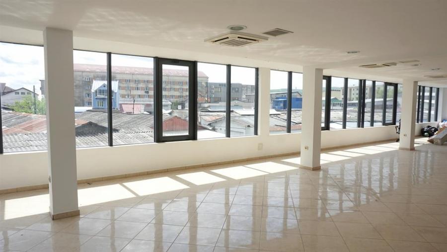 Spațiu comercial, de 140 mp, în Cartierul Traian