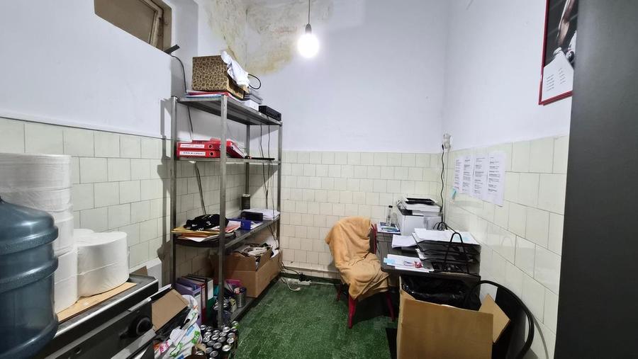 Apartament cu 4 camere semidecomandat în Central