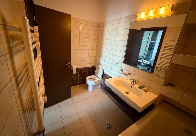 Apartament cu 3 camere decomandat, mobilat în Splaiul Unirii
