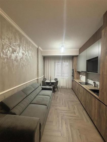 Apartament cu 3 camere semidecomandat, mobilat în Hipodrom 3