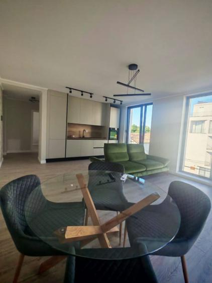 Apartament cu 3 camere semidecomandat în Gruia