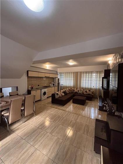 Casă cu 8 camere cu Teren 200 Mp în Exterior Nord