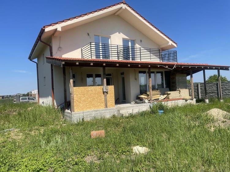 Casă cu 4 camere în Moșnița Veche