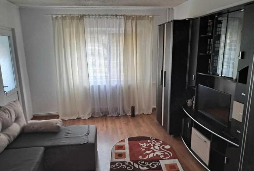 Apartament cu 2 camere decomandat în Casa de Cultură