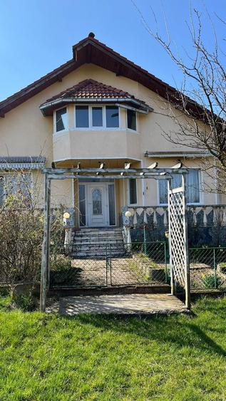 Casă cu 4 camere în Exterior Vest