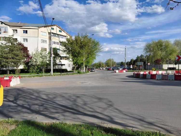 Apartament cu 2 camere decomandat în Exterior Vest