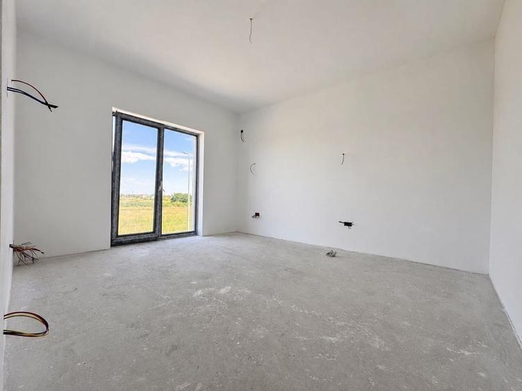Duplex cu 3 camere cu Canalizare în Moșnița Nouă