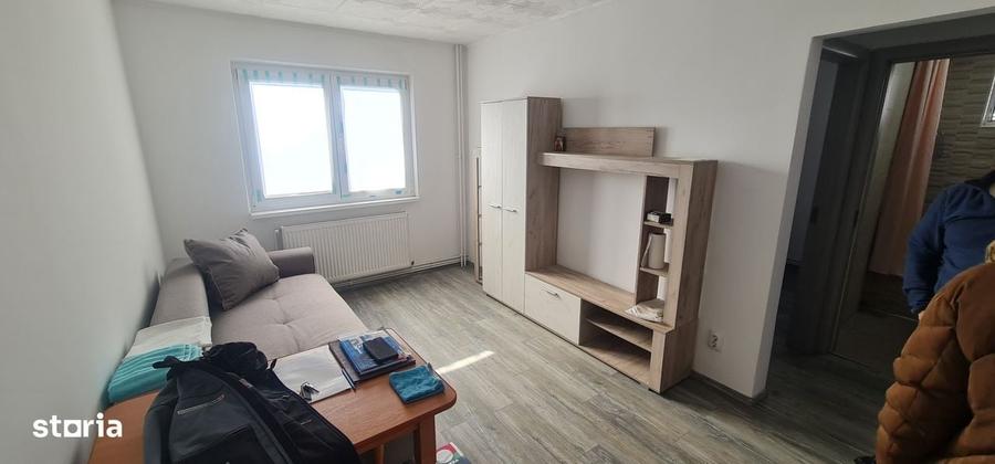 Apartament cu 2 camere semidecomandat, mobilat în Florilor