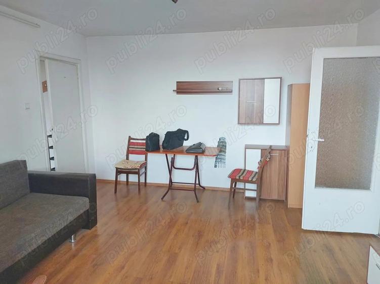 Apartament cu 3 camere semidecomandat în Bălcescu