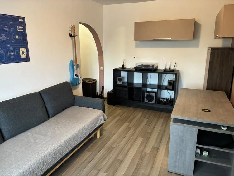 Apartament cu 2 camere semidecomandat, mobilat în Complex Studențesc