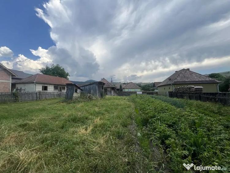 Casă cu 2 camere cu Teren 1424 Mp în Păpăuți