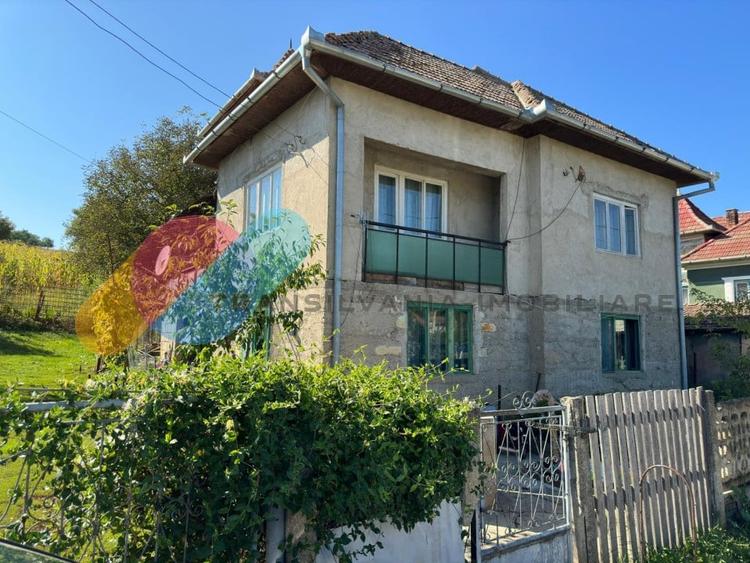 Casă individuală cu 4 camere cu Canalizare în Jucu de Sus