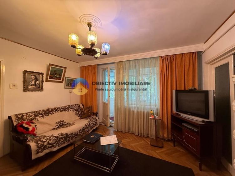 Apartament cu 3 camere semidecomandat, mobilat în Central