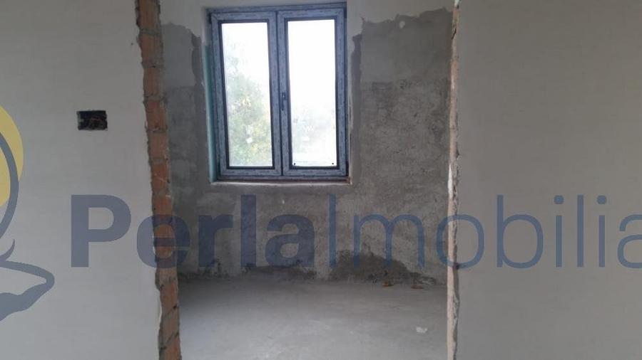 Casă individuală cu 4 camere cu Canalizare în Sud