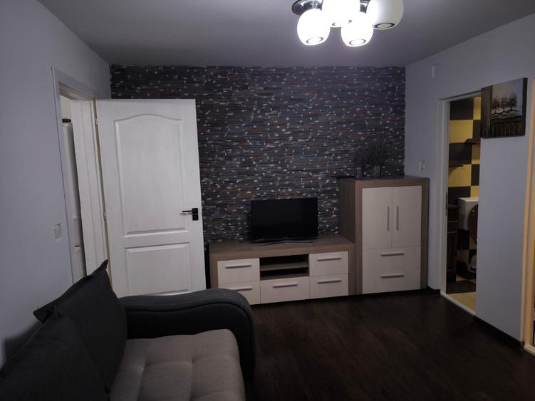 Apartament cu 3 camere semidecomandat în Lazaret