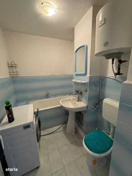 Apartament cu 3 camere semidecomandat în Central
