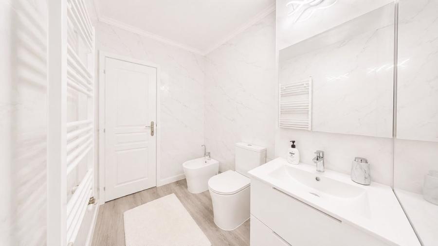 Apartament cu 2 camere semidecomandat, mobilat în Micălaca