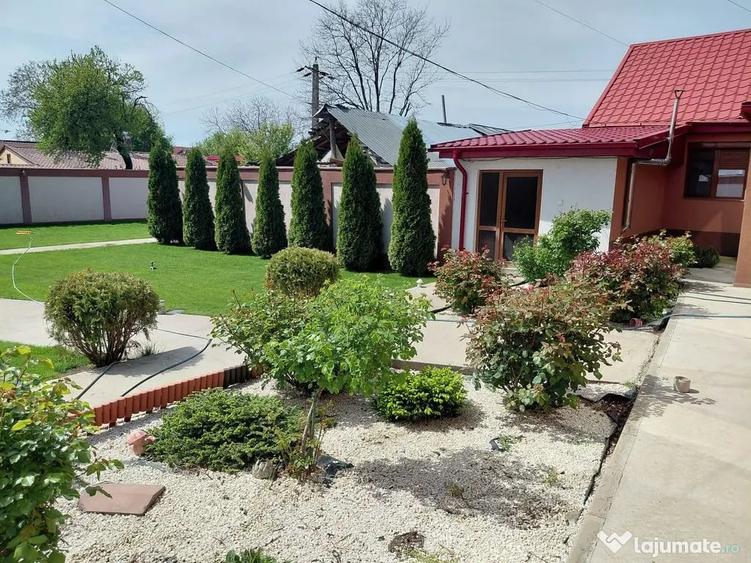 Casă cu 4 camere cu Teren 800 Mp în Șendreni