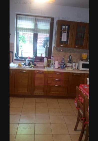 Casă cu 5 camere cu Teren 220 Mp în Drumul Sării