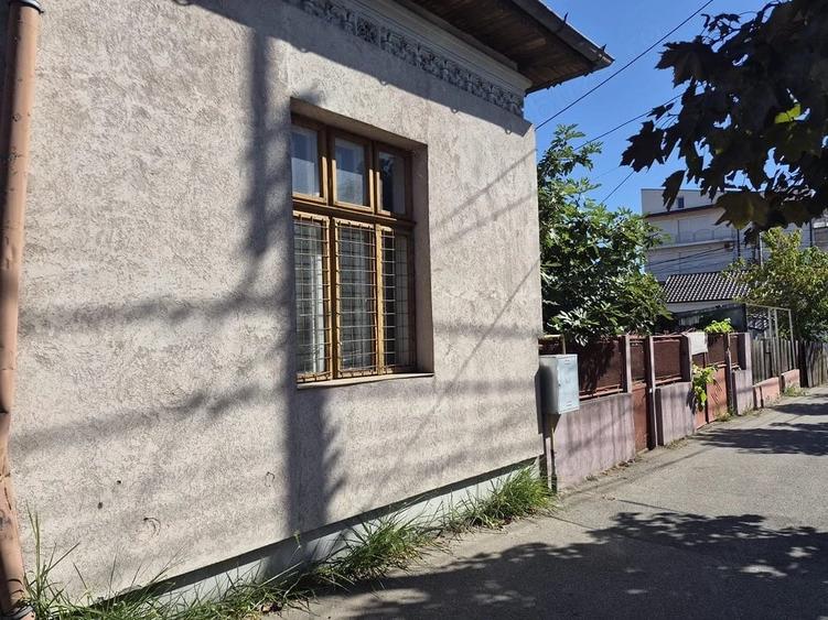 Casă cu 3 camere cu Teren 450 Mp în Exterior Vest