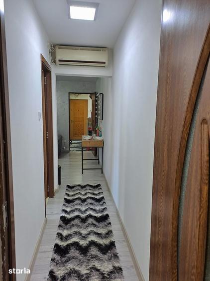 Apartament cu 3 camere în Craiovița Nouă