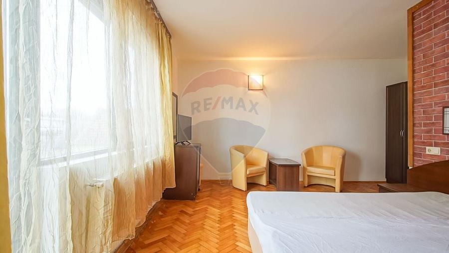 Casă individuală cu 12 camere cu Canalizare în Astra