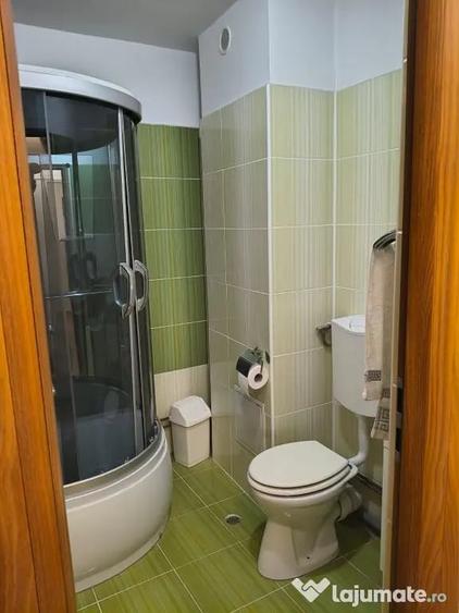 Apartament cu 3 camere decomandat în Lacul Tei