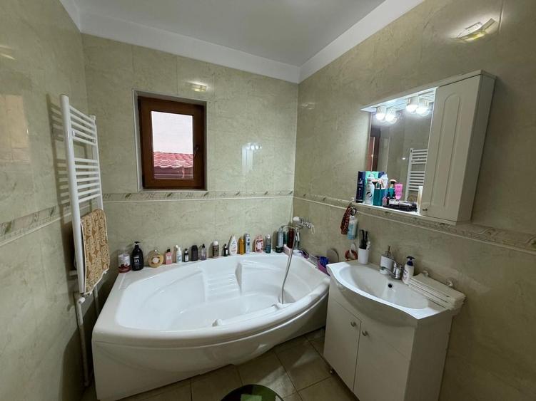 Casă cu 7 camere cu Canalizare în Trocadero