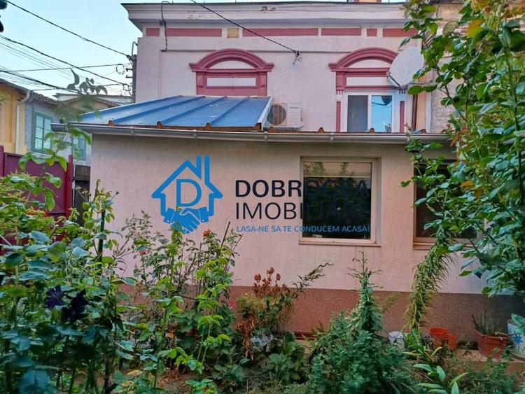 Casă individuală cu 3 camere cu Canalizare în Central