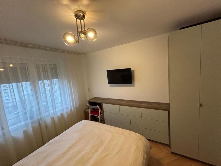 Apartament cu 3 camere decomandat în Baba Novac