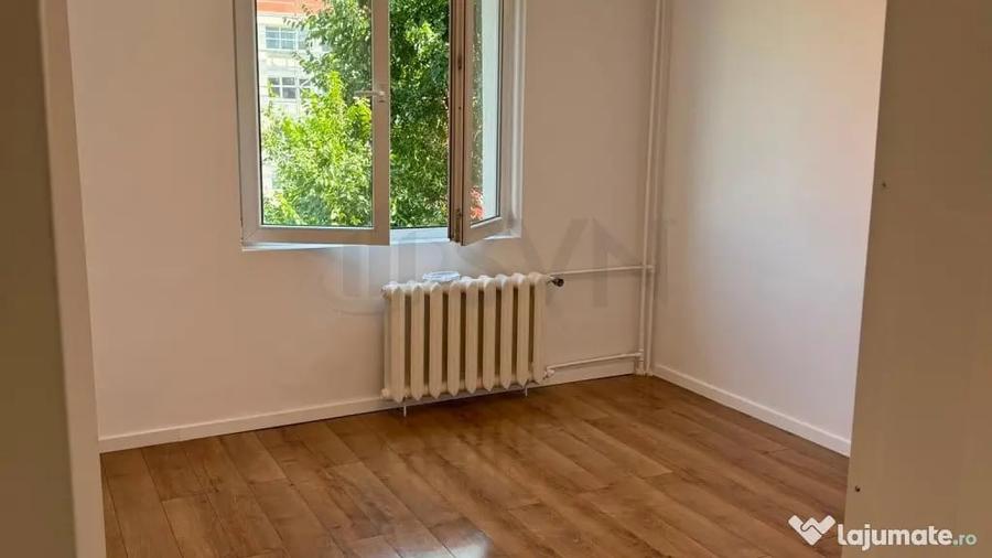 Apartament cu 3 camere decomandat în Ștefan cel Mare