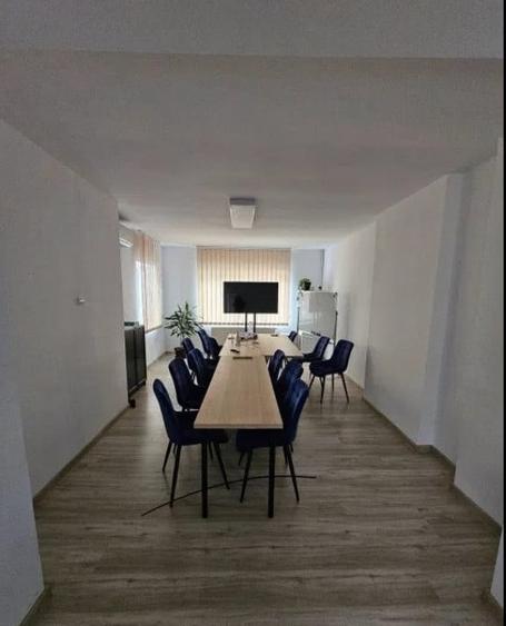 Birou, de 204 mp, în Central
