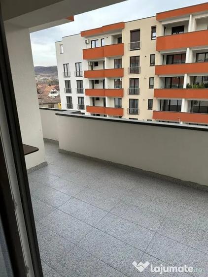 Apartament cu 3 camere decomandat în Lazaret