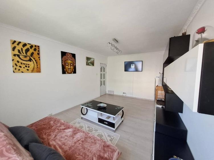 Apartament cu 2 camere decomandat, mobilat în Dacia