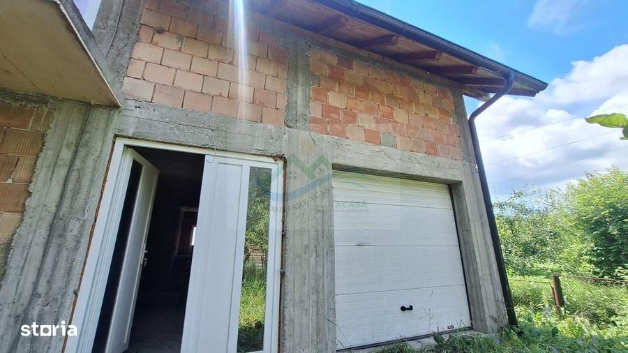Casă cu 4 camere în Roșu